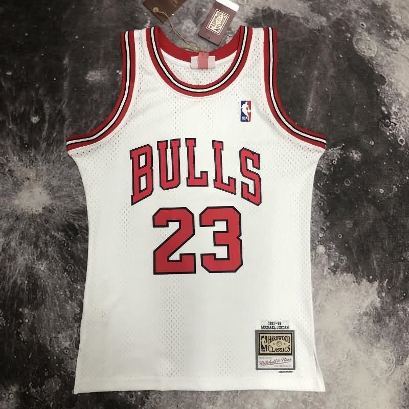Chicago Bulls 1997/98 White Classics Basketball Jersey (Hot Press)