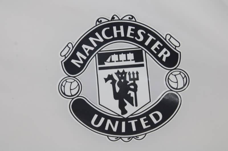 Thailand Quality(AAA) 2022 Manchester United White Soccer Cotton Coat