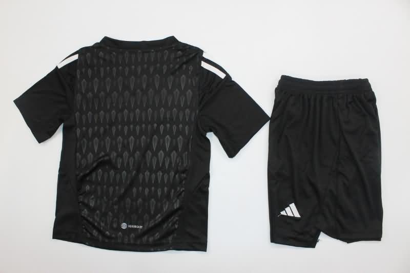 23/24 Manchester United Goalkeeper Black Kids Soccer Jersey And Shorts