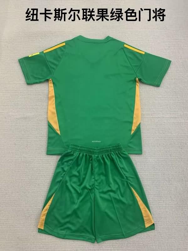 24/25 Newcastle United Goalkeeper Green Kids Soccer Jersey And Shorts
