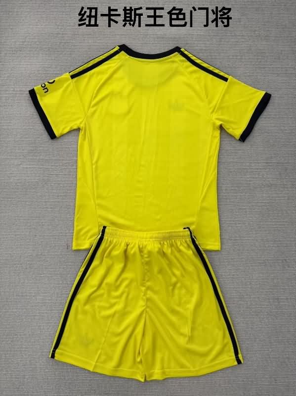 25/26 Newcastle United Goalkeeper Yellow Soccer Jersey
