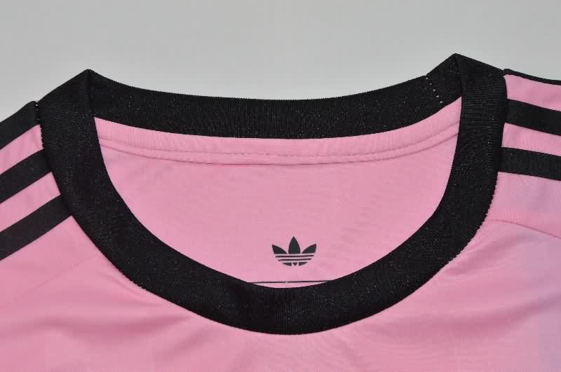 Thailand Quality(AAA) 25/26 Manchester United Goalkeeper Pink Soccer Jersey