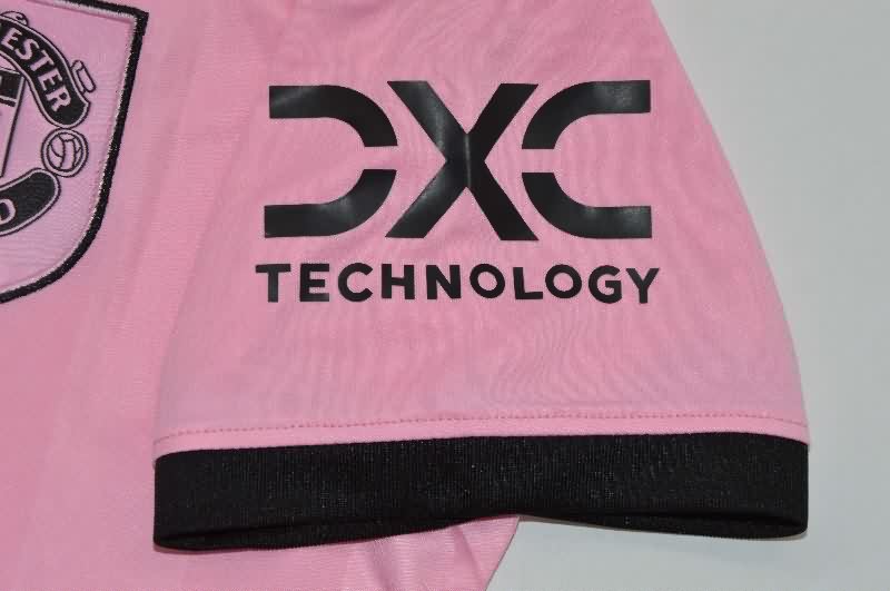 Thailand Quality(AAA) 25/26 Manchester United Goalkeeper Pink Soccer Jersey