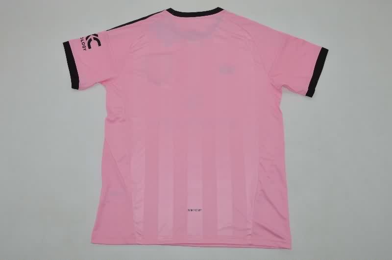 Thailand Quality(AAA) 25/26 Manchester United Goalkeeper Pink Soccer Jersey