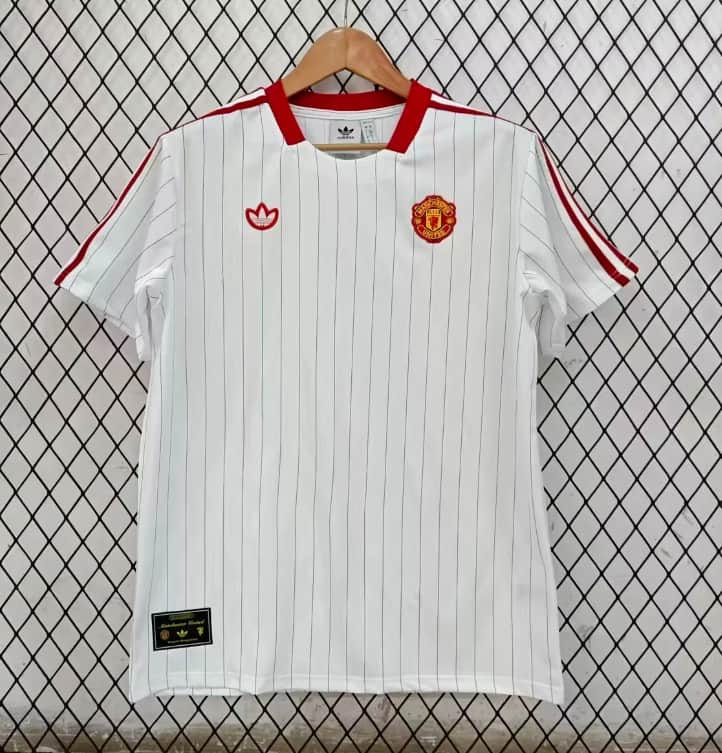 Thailand Quality(AAA) 25/26 Manchester United White Soccer Jersey 02