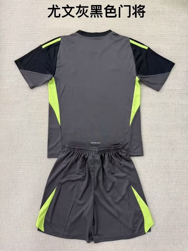25/26 Juventus Goalkeeper Black Kids Soccer Jersey And Shorts