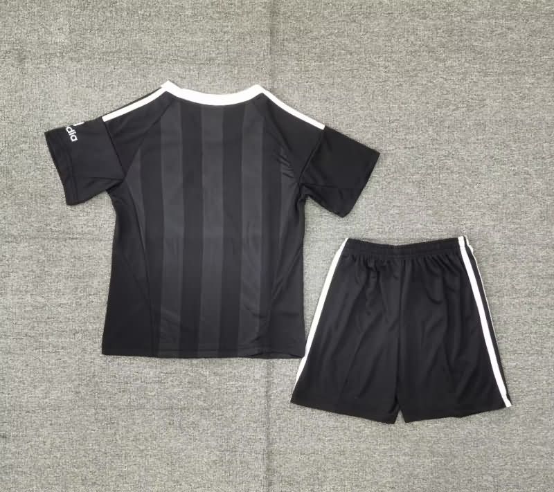 25/26 Liverpool Goalkeeper Black Kids Soccer Jersey And Shorts 02 Leaked
