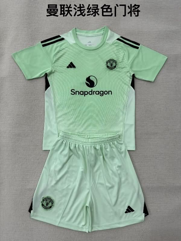 25/26 Manchester United Goalkeeper Green Kids Soccer Jersey And Shorts 02