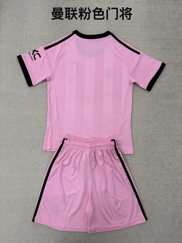 25/26 Manchester United Goalkeeper Pink Kids Soccer Jersey And Shorts