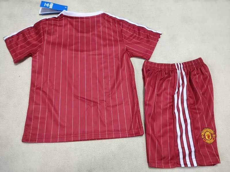 25/26 Manchester United Red Kids Soccer Jersey And Shorts 02