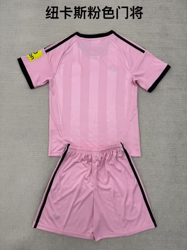 25/26 Newcastle United Goalkeeper Pink Kids Soccer Jersey And Shorts