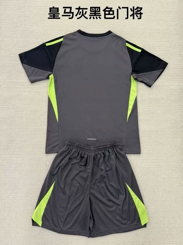 25/26 Real Madrid Goalkeeper Grey Kids Soccer Jersey And Shorts Leaked