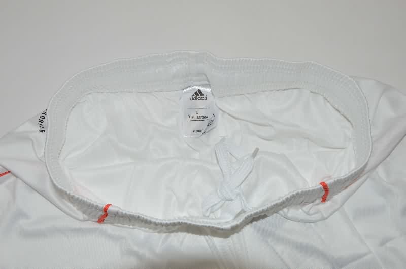 Thailand Quality(AAA) 2025/26 Bayern Munich Away Soccer Shorts