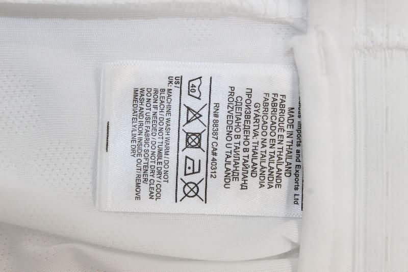 Thailand Quality(AAA) 2025/26 Bayern Munich Away Soccer Shorts (Player)