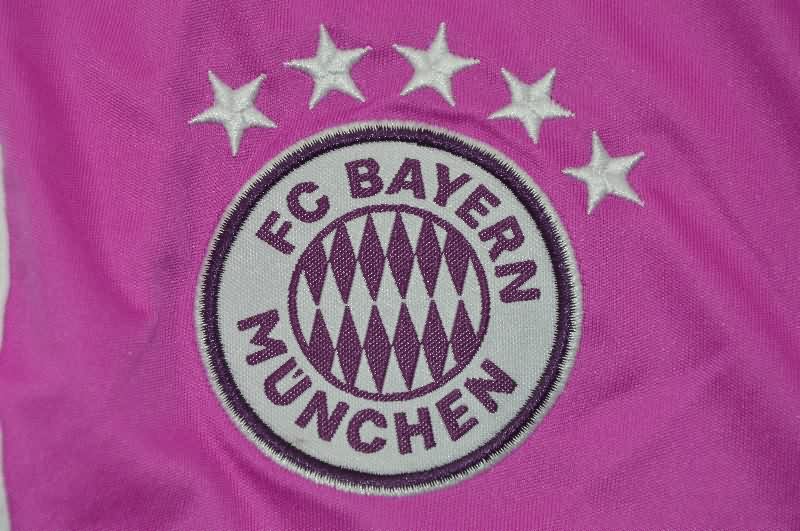 Thailand Quality(AAA) 25/26 Bayern Munich Goalkeeper Purple Soccer Shorts