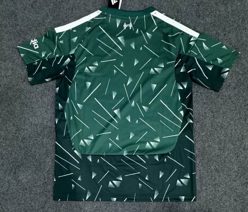 Thailand Quality(AAA) 26/27 Liverpool Goalkeeper Green Soccer Jersey