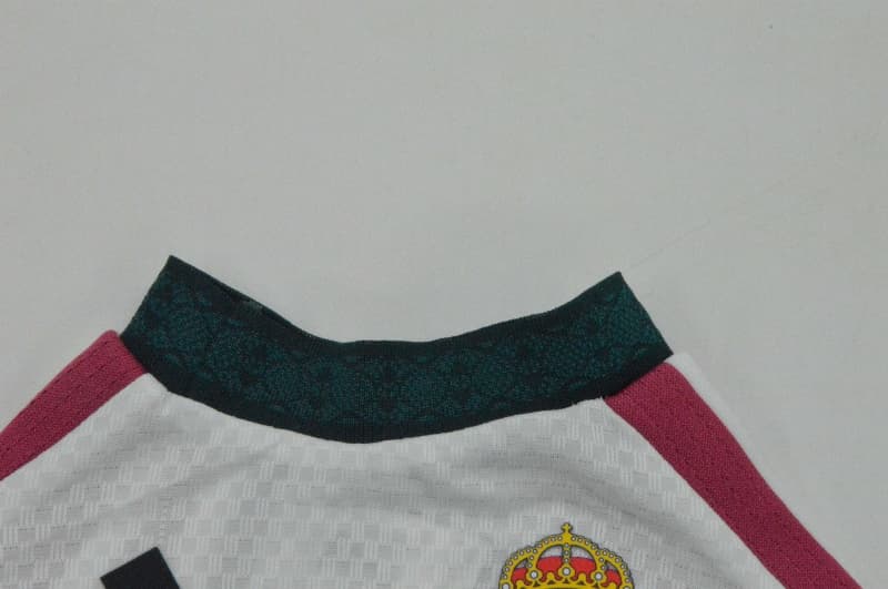 Thailand Quality(AAA) 26/27 Real Madrid Home Pet Soccer Jersey