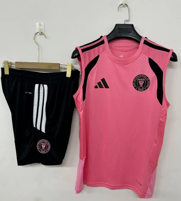Thailand Quality(AAA) 2026 Inter Miami Pink Soccer Training Sets 02