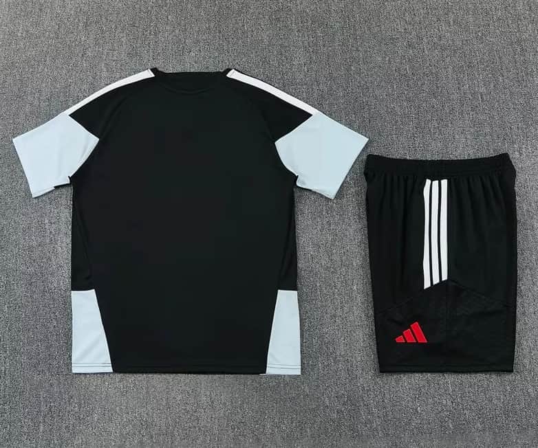 Thailand Quality(AAA) 26/27 Liverpool Black Soccer Training Sets 02