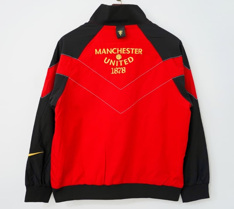 Thailand Quality(AAA) 2006/07 Manchester United Red Soccer Windbreaker