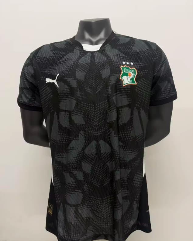Thailand Quality(AAA) 2026 Ivory Goalkeeper Black Soccer Jersey