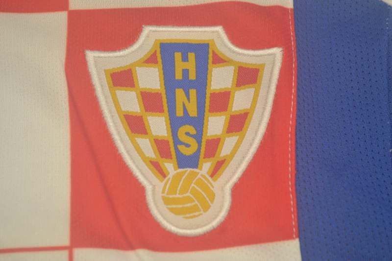 Thailand Quality(AAA) 2002 Croatia Home Retro Soccer Jersey