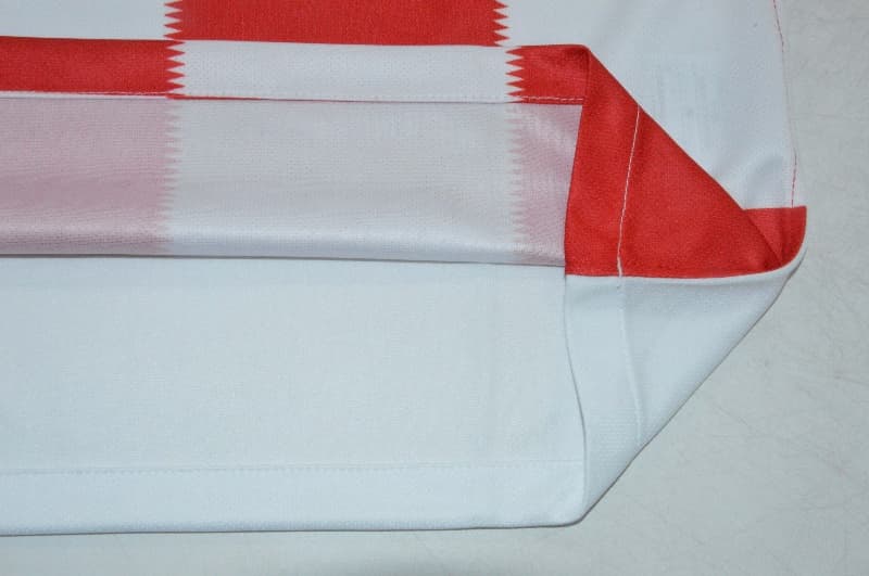 Thailand Quality(AAA) 2018 Croatia Home Retro Soccer Jersey