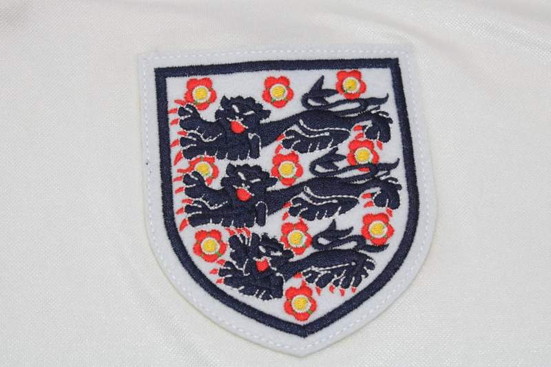 Thailand Quality(AAA) 1982 England Home Retro Soccer Jersey