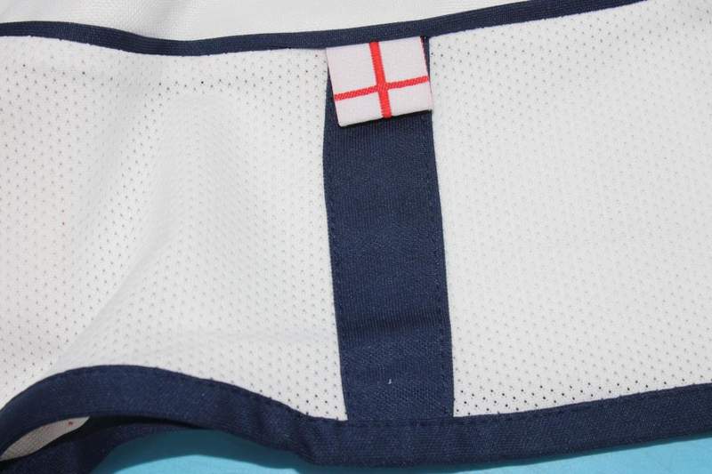 Thailand Quality(AAA) 2002 England Home Retro Soccer Jersey
