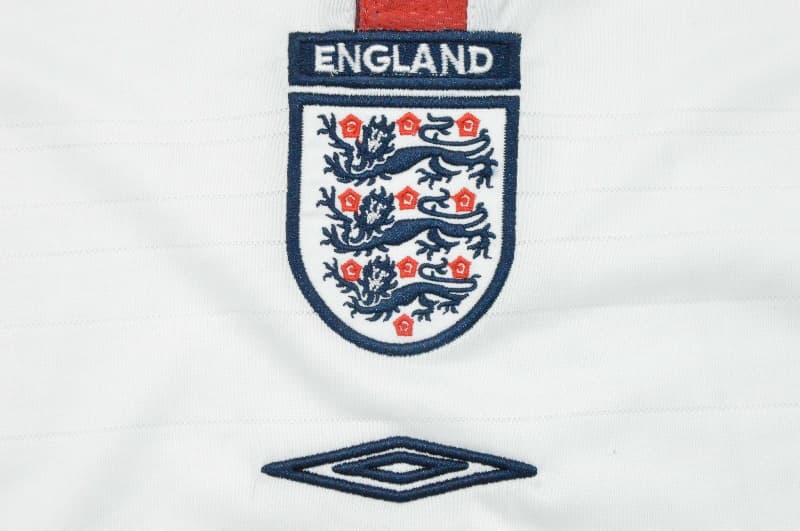 Thailand Quality(AAA) 2004 England Home Long Sleeve Retro Soccer Jersey