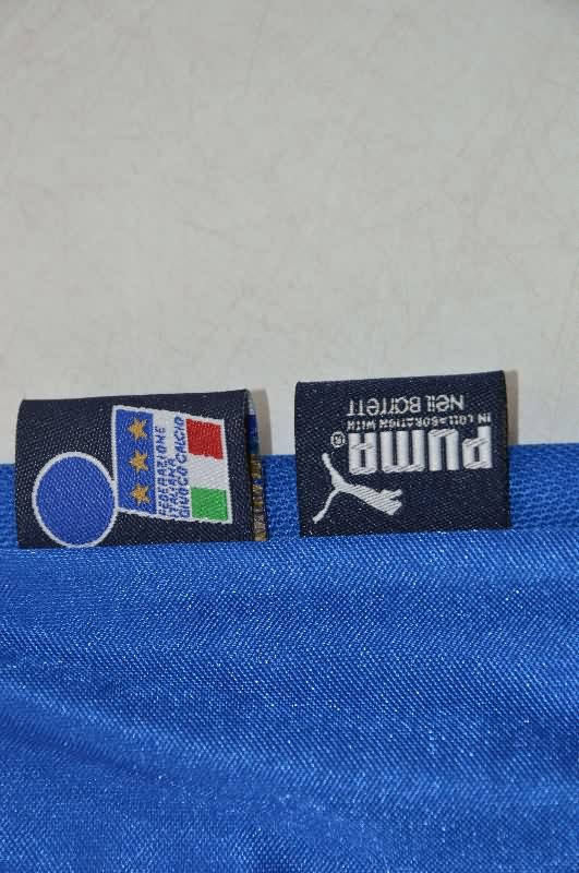 Thailand Quality(AAA) 2004 Italy Home Retro Soccer Jersey