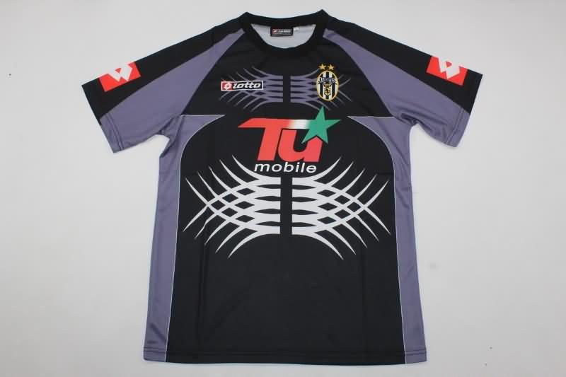 Thailand Quality(AAA) 2001/02 Juventus Goalkeeper Black Retro Soccer Jersey