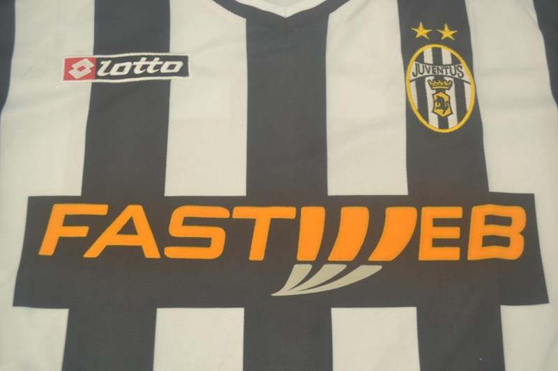 Thailand Quality(AAA) 2001/02 Juventus Home Retro Soccer Jersey