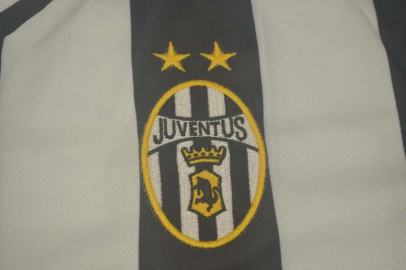 Thailand Quality(AAA) 2001/02 Juventus Home Retro Soccer Jersey