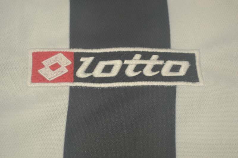 Thailand Quality(AAA) 2001/02 Juventus Home Retro Soccer Jersey