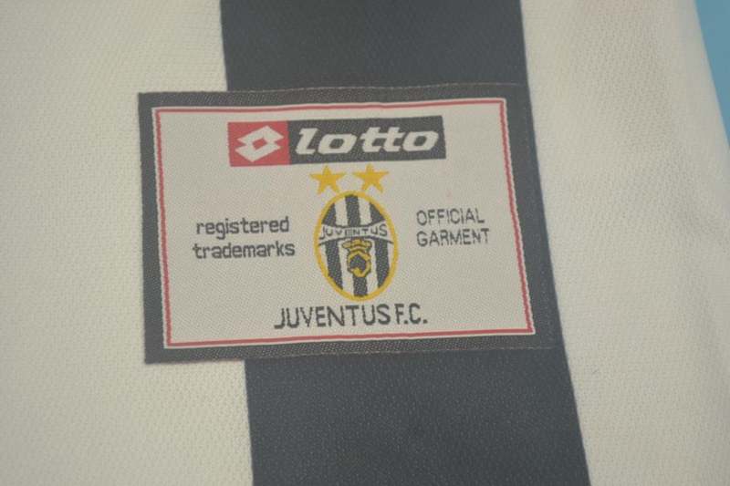 Thailand Quality(AAA) 2001/02 Juventus Home Retro Soccer Jersey