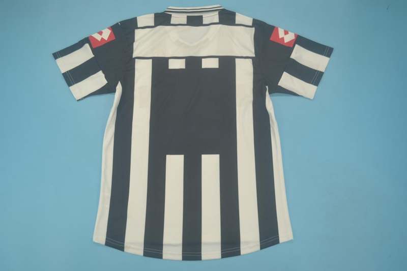 Thailand Quality(AAA) 2001/02 Juventus Home Retro Soccer Jersey