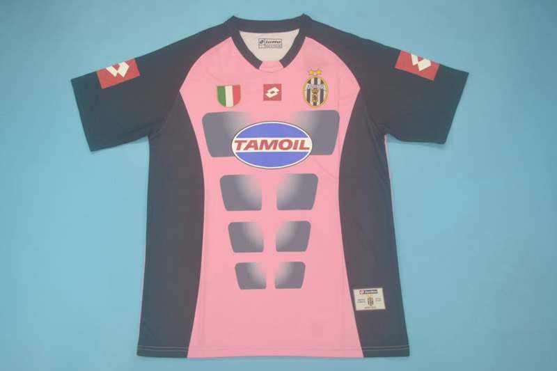 Thailand Quality(AAA) 2002/03 Juventus Goalkeeper Pink Retro Soccer Jersey