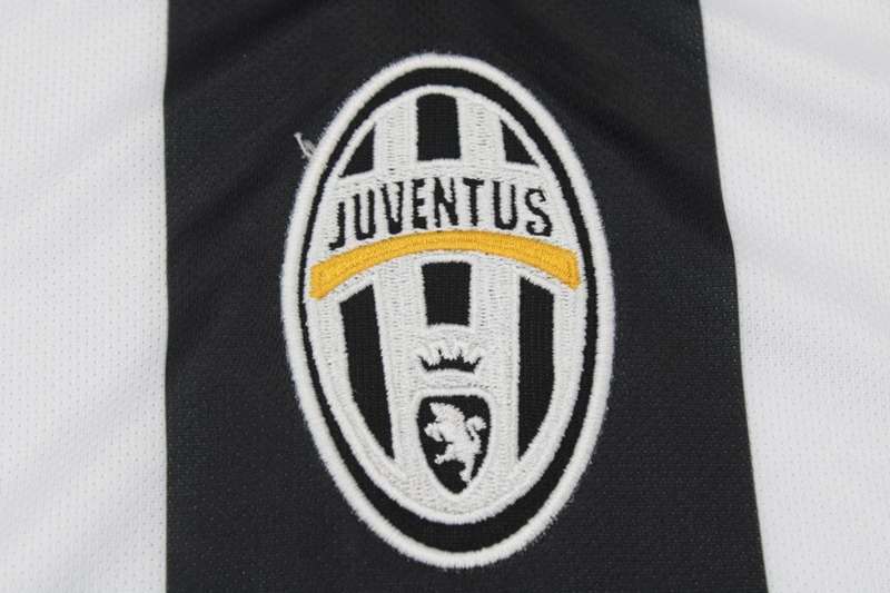 Thailand Quality(AAA) 2004/05 Juventus Home Retro Soccer Jersey