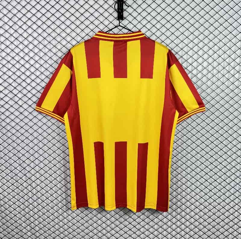 Thailand Quality(AAA) 1995/96 Lecce Home Retro Soccer Jersey