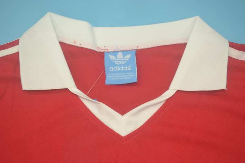 Thailand Quality(AAA) 1980/82 Manchester United Home Retro Soccer Jersey