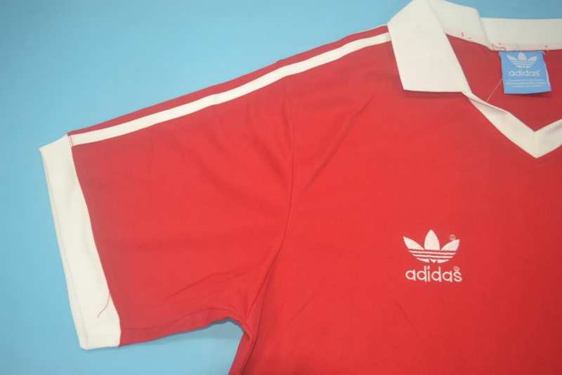 Thailand Quality(AAA) 1980/82 Manchester United Home Retro Soccer Jersey