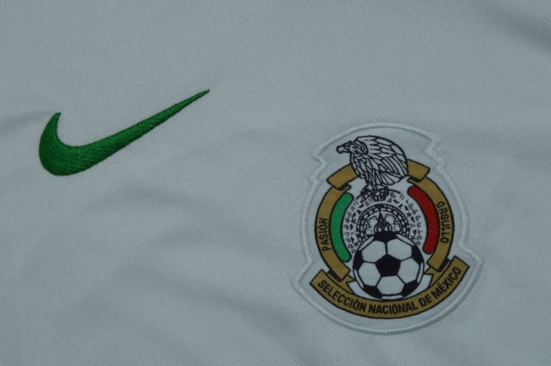 Thailand Quality(AAA) 2004 Mexico Away Retro Soccer Jersey