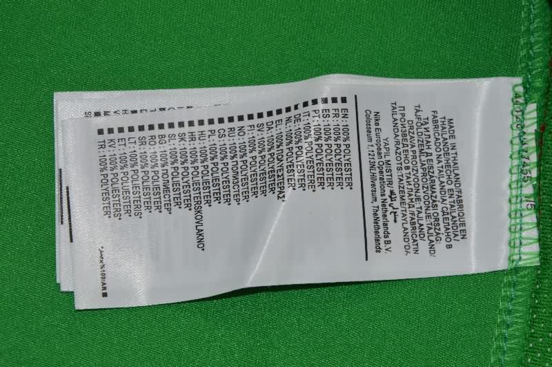 Thailand Quality(AAA) 2004 Mexico Home Retro Soccer Jersey