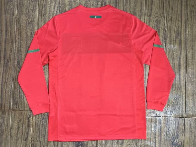 Thailand Quality(AAA) 2010 Portugal Home Long Sleeve Retro Soccer Jersey