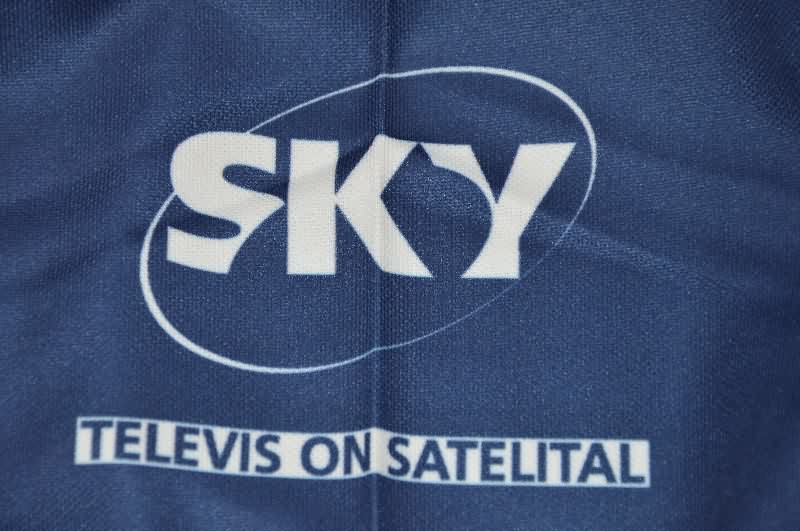 Thailand Quality(AAA) 2001/02 Racing Home Retro Soccer Jersey