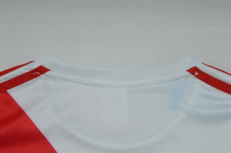 Thailand Quality(AAA) 1977/79 Rayo Vallecano Home Retro Soccer Jersey