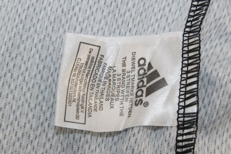 Thailand Quality(AAA) 2002/03 Real Madrid Goalkeeper Black Retro Soccer Jersey
