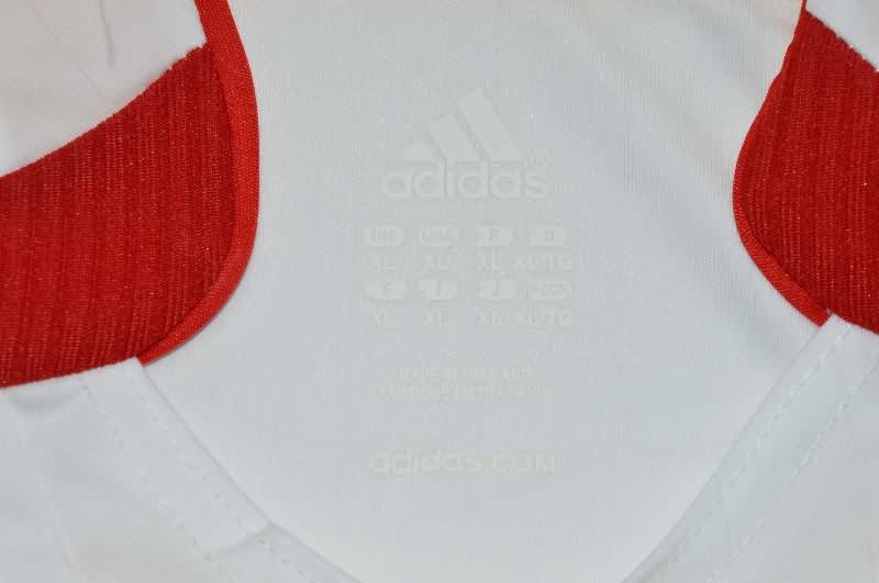 Thailand Quality(AAA) 2006 Spain Away Retro Soccer Jersey