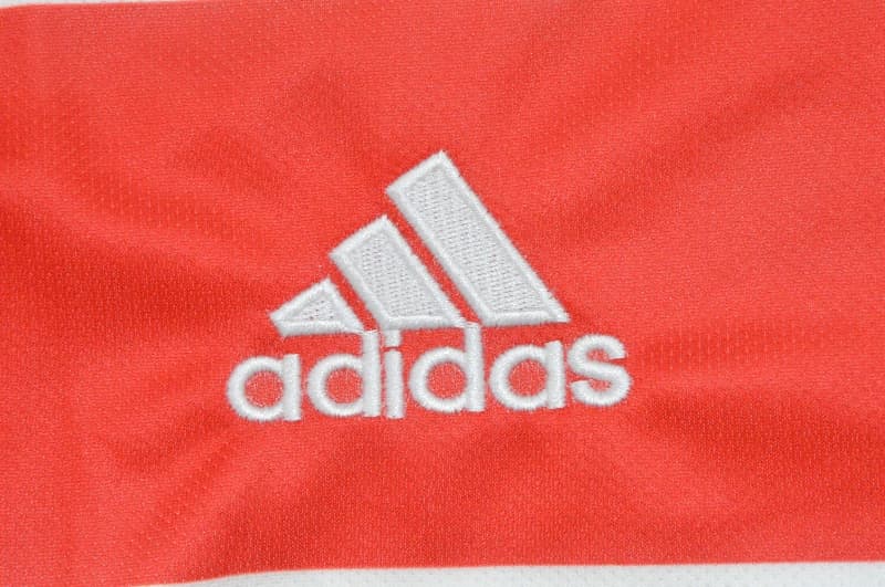 Thailand Quality(AAA) 2002 Turkey Away Retro Soccer Jersey